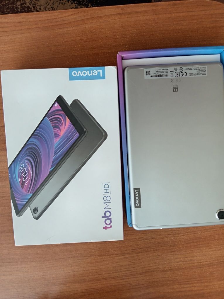 Таблет Lenovo M8