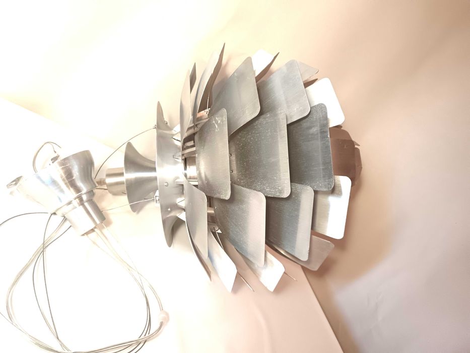 Lustra Mid-Century Modern, aluminiu, replică Louis Poulsen Artichoke