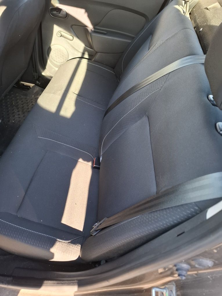 Vand piese Dacia Logan