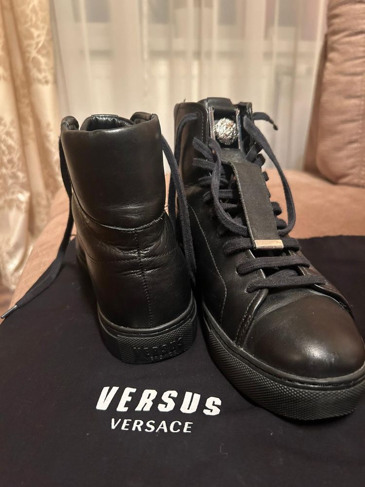 Vand ghete Versus Versace 37