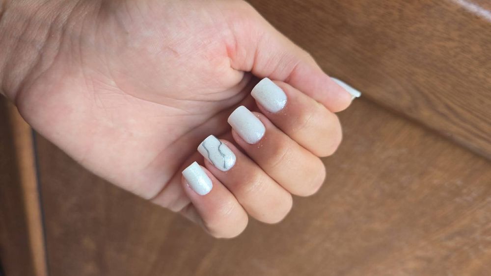 Unghii cu gel sau semi