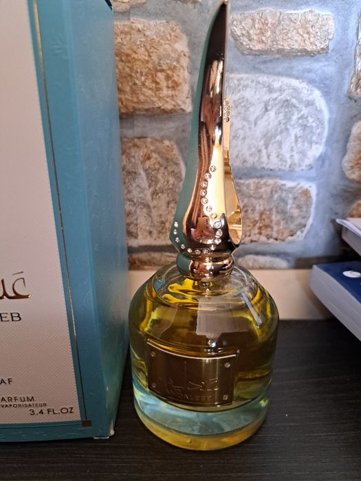 Арабски парфюм  100мл
Asdaaf Andaleeb
Eau de Parfum за жени 100 ml
Asd
