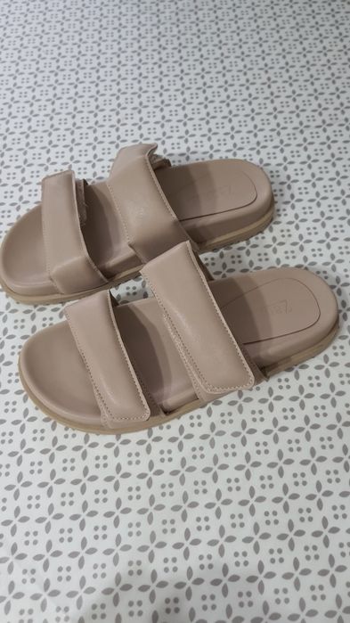 Дамски чехли бежови