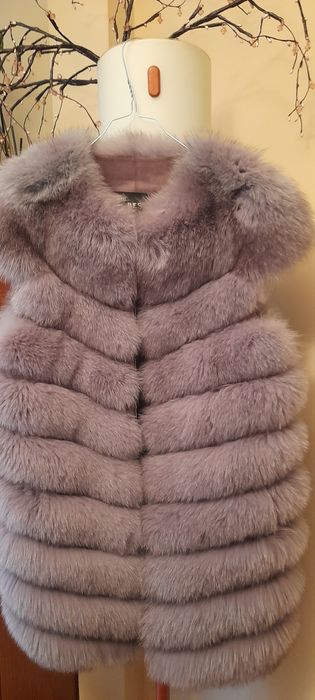 Дълъг елек естествен косъм,красив сив цвят,номер ХЛ,става и за Л,