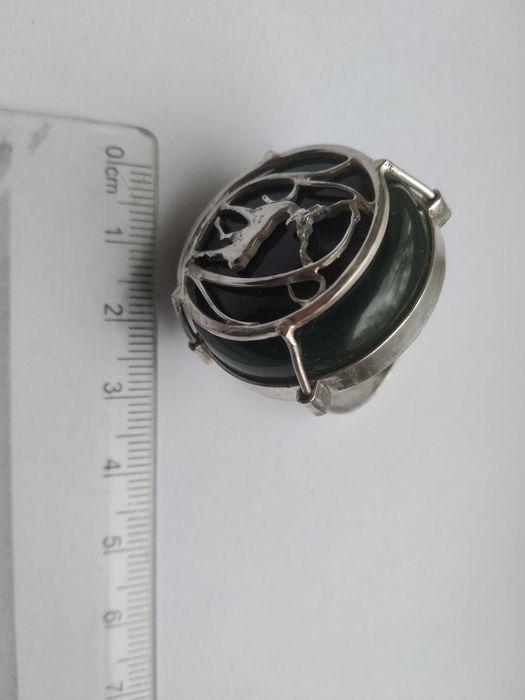 Эксклюзивное красивое серебряное кольцо с камнем НЕФРИТ