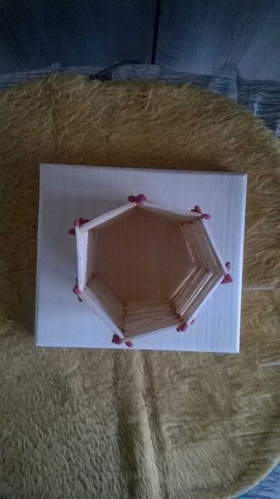 поставка несиметрична,за моливи или  касичка за пари