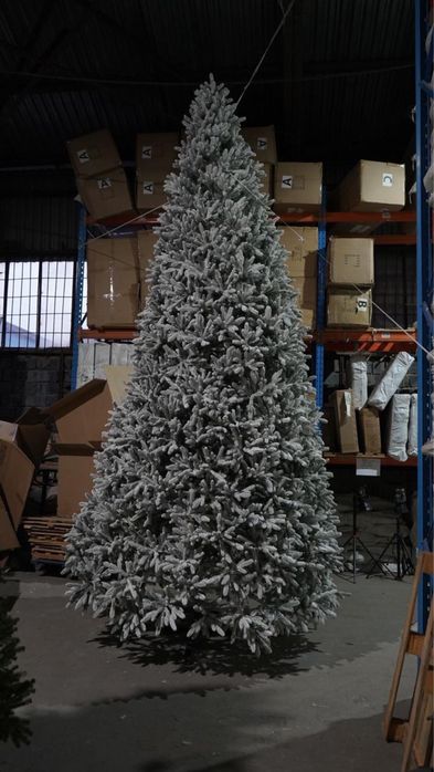 Заснеженная искусственная елка, 5 м