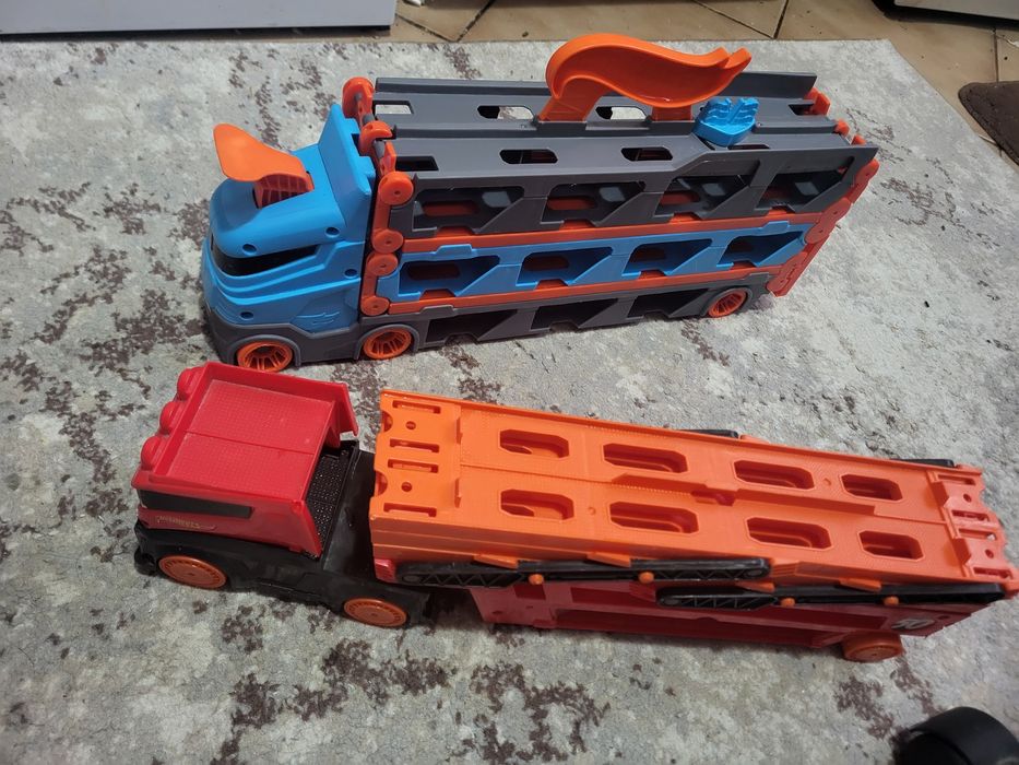 Hotwheels  camioane+ masinute