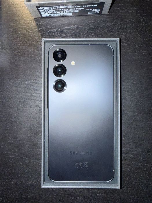Samsung S25 256GB с 2 години гаранция и оригинално зарядно