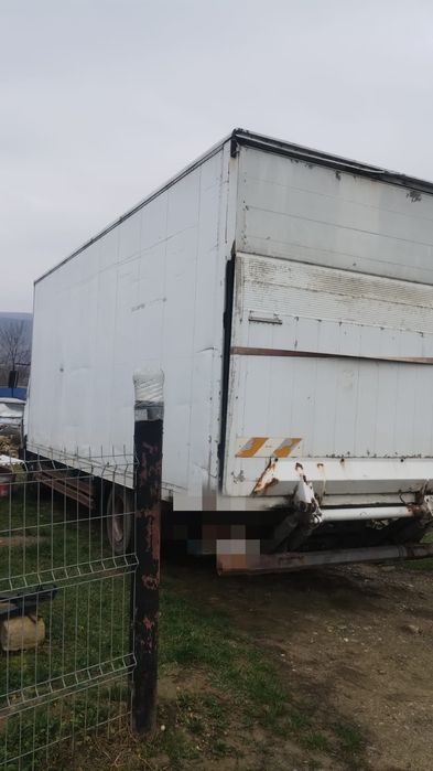 Lift hidraulic pentru camion