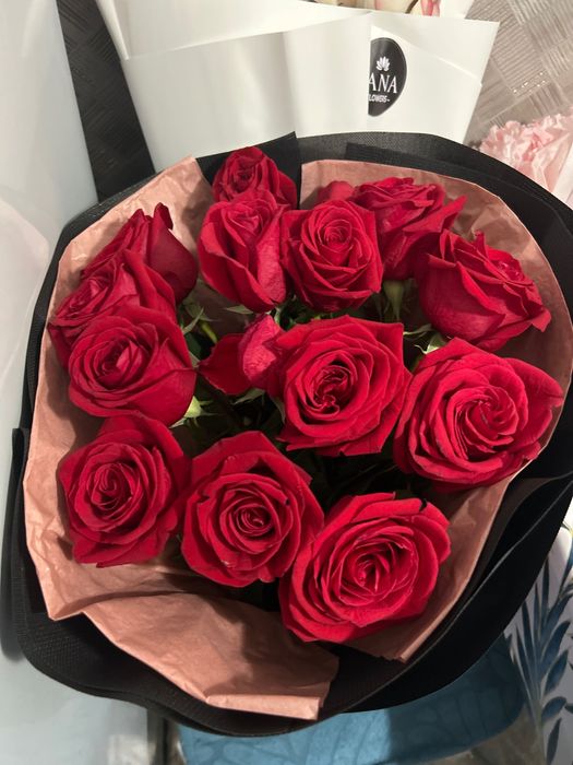 Срочно продаются цветы . 2 шт . Одна по 8 тысяч другая за 5 тысяч