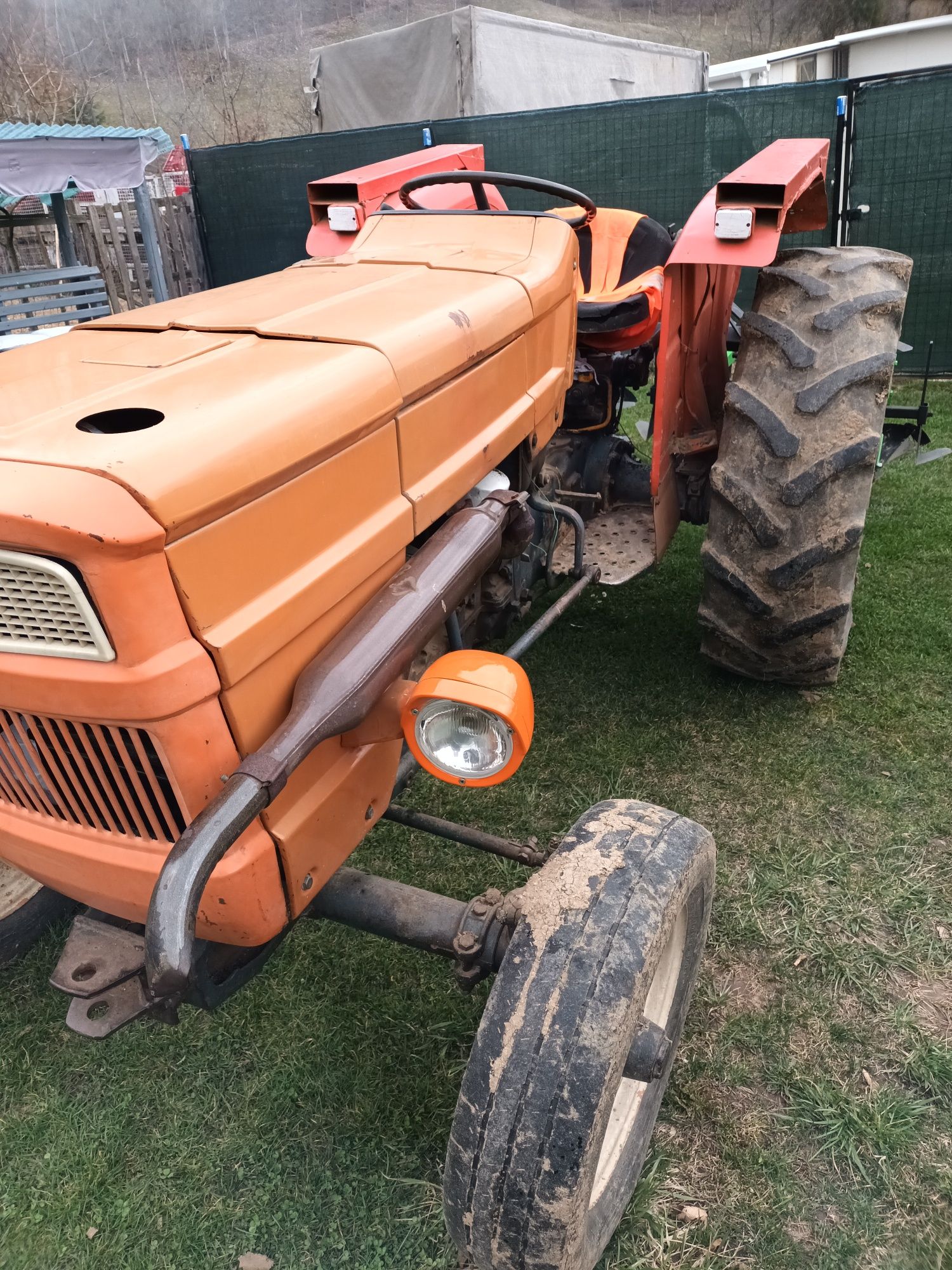Tractor Fiat U 445 în 3 pistoane.
