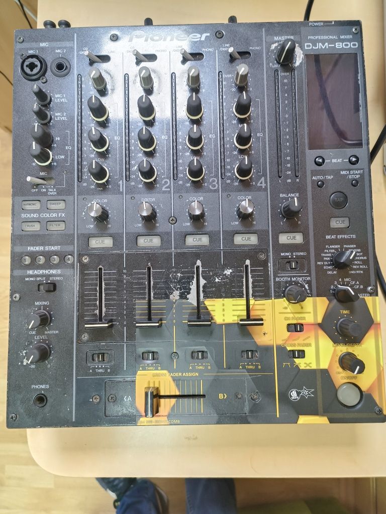Vând mixer Pioneer DJM 800
