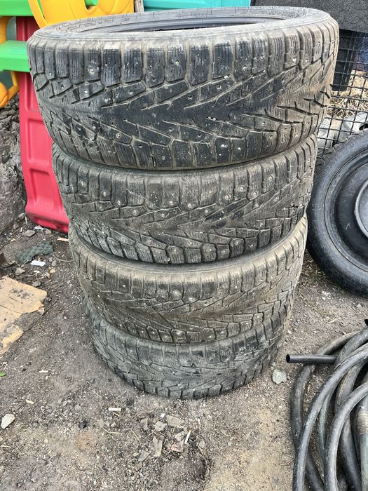 Продам резину зима на R18