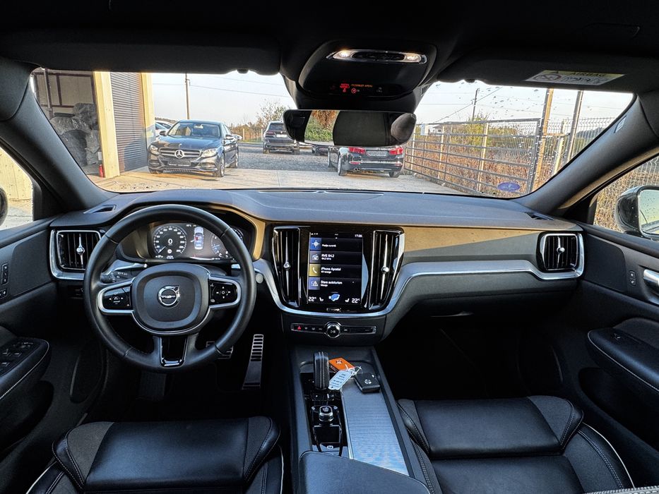 Volvo S60 2021 R Design/full led/keyless/camera/distronic/lane/side