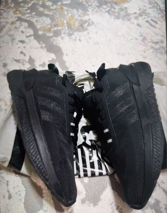Adidași Adidas Avryn