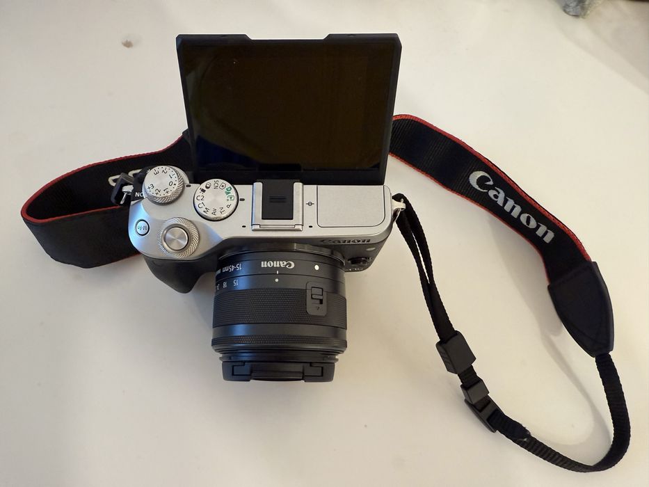 Aparat Foto Mirrorless Canon EOS M6, 24MP cu obiectiv 15-45 F