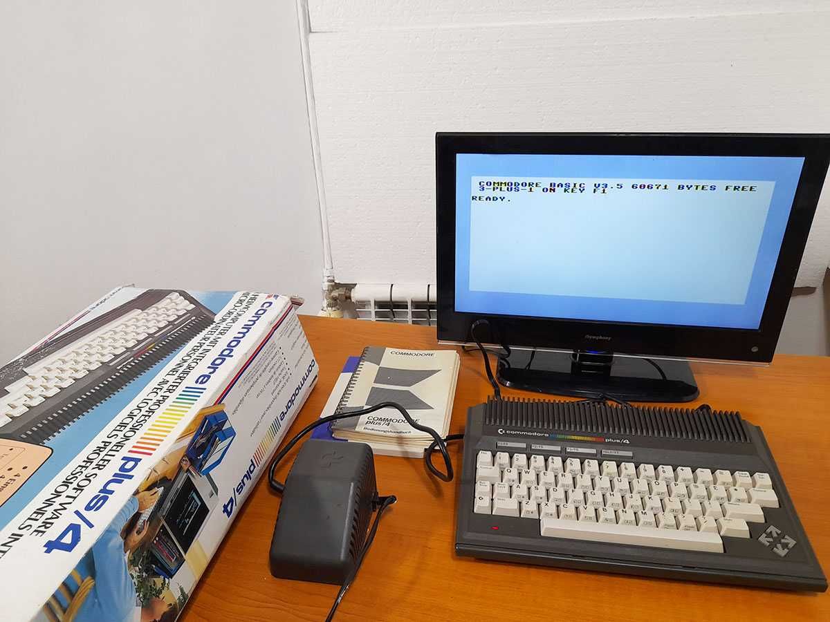 Продавам рядък осем битов компютър Commodore Plus/4, произведен 1984г.