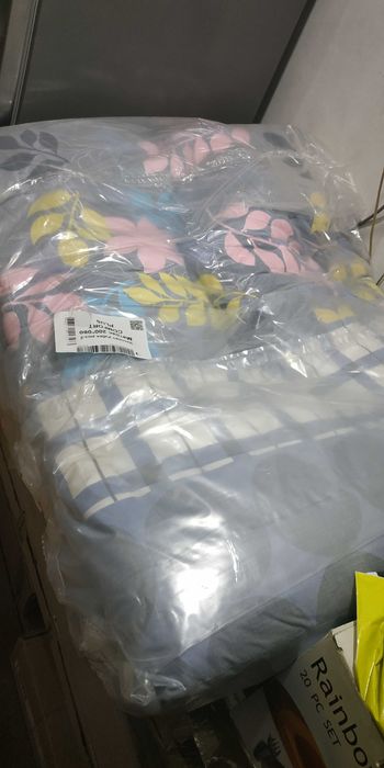 Продам матрас из хорошей белой ваты 190 х 140, из дома. Чистый, свой