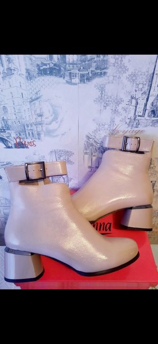 Сапоги продаются