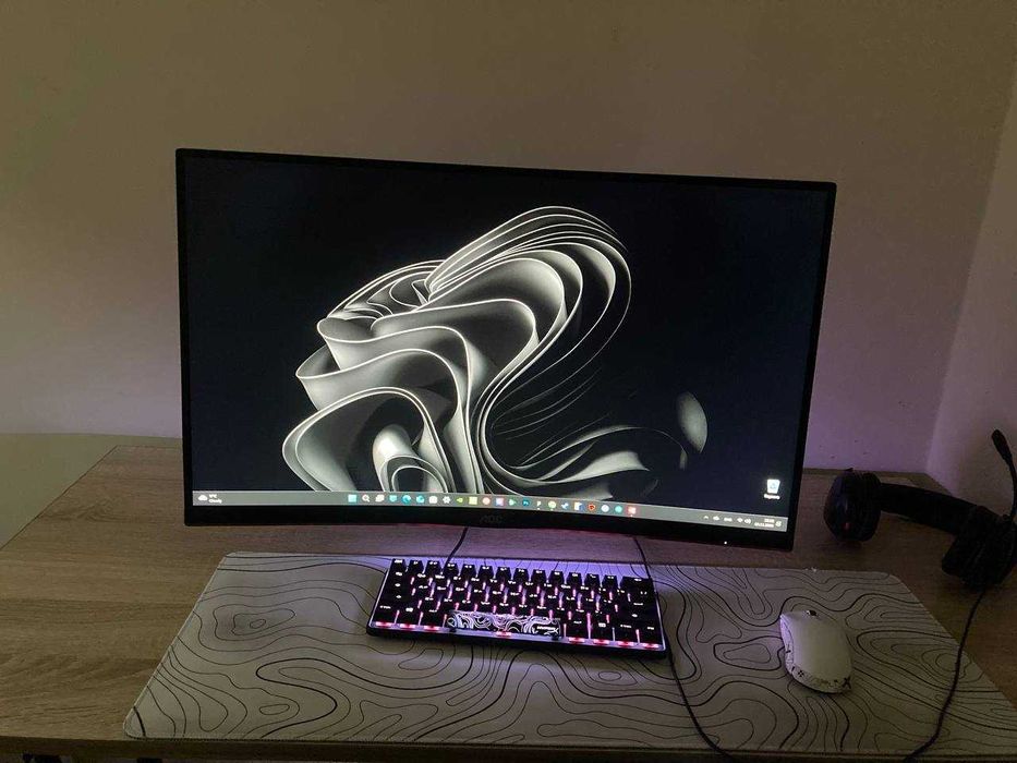AOC C27G2Z 240HZ curved monitor
