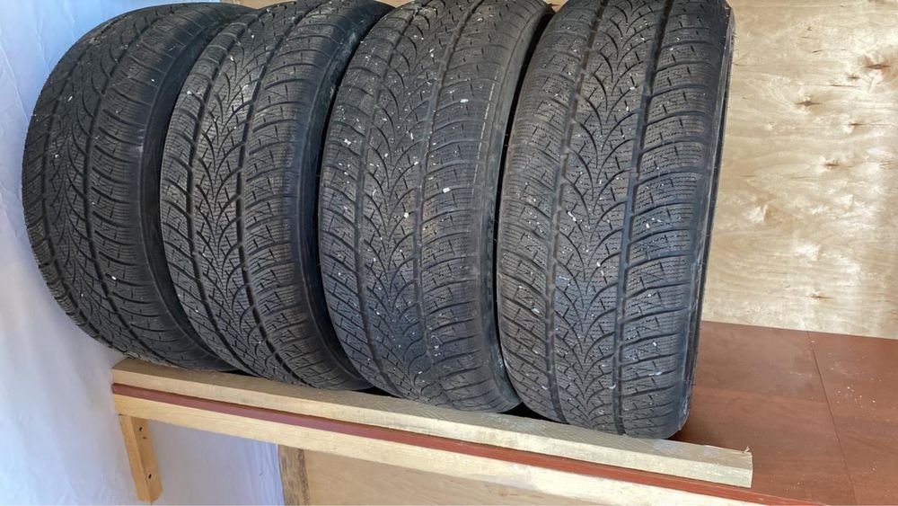 Продается зимние шины Triangle 225/45/17 в отличном состояние.100000!!