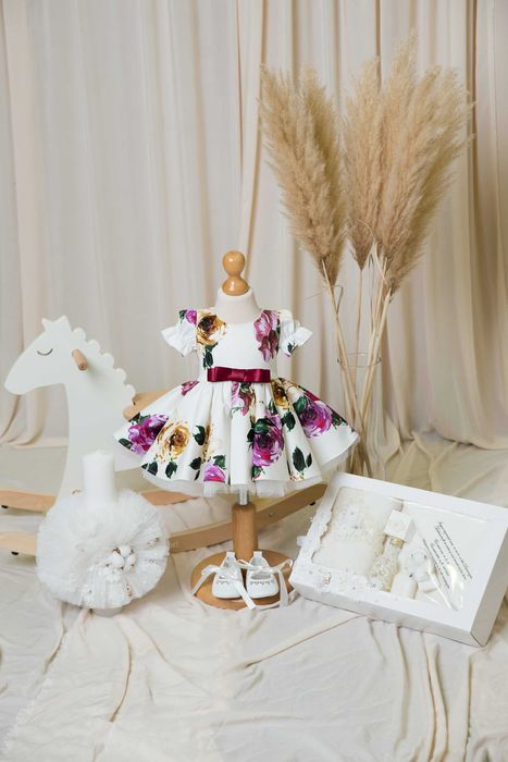Rochie botez, trusou biserică, bentiță, botoșei, lumânare, cufăr