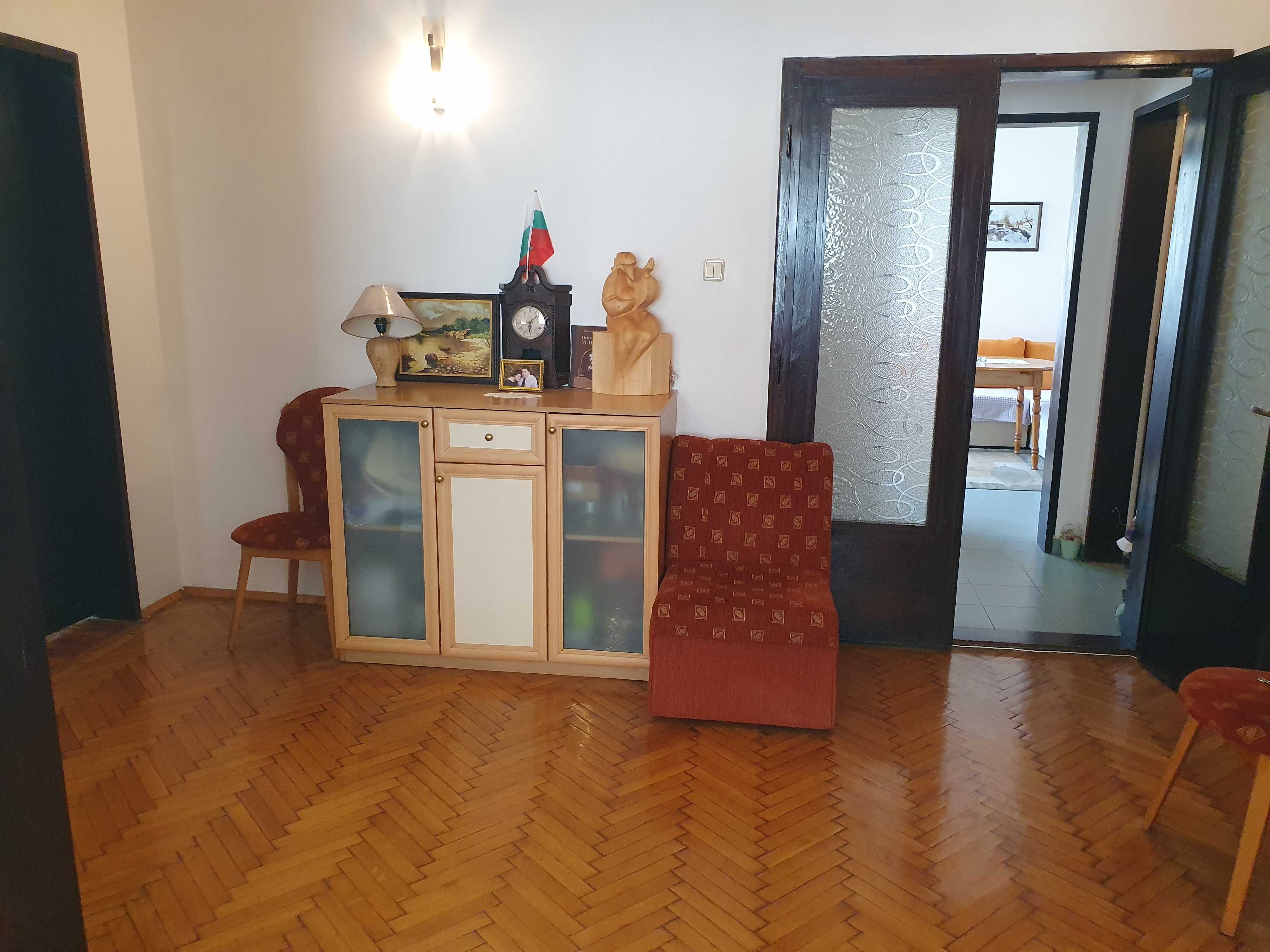 4ст+к,монолит,120 кв.м.,ет.2,център