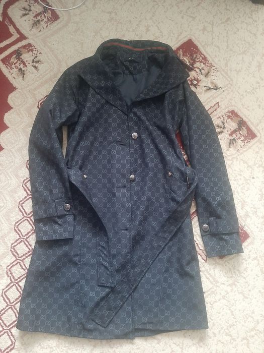 Плащи фирменные продам