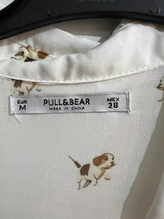 camasa alba dama cu imprimeu caini catei noua marimea M Pull & Bear