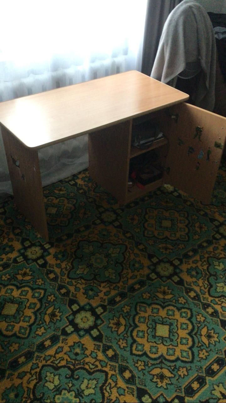 Продам школьную парту со стулом