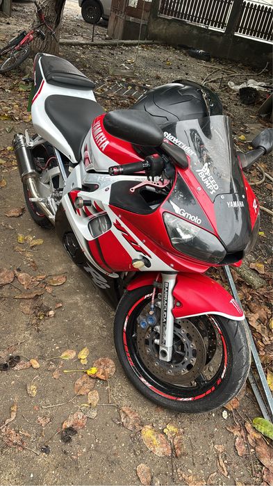 Vand Yamaha r6 1999 35kw a2, schimb cu auto , diferenta din partea mea
