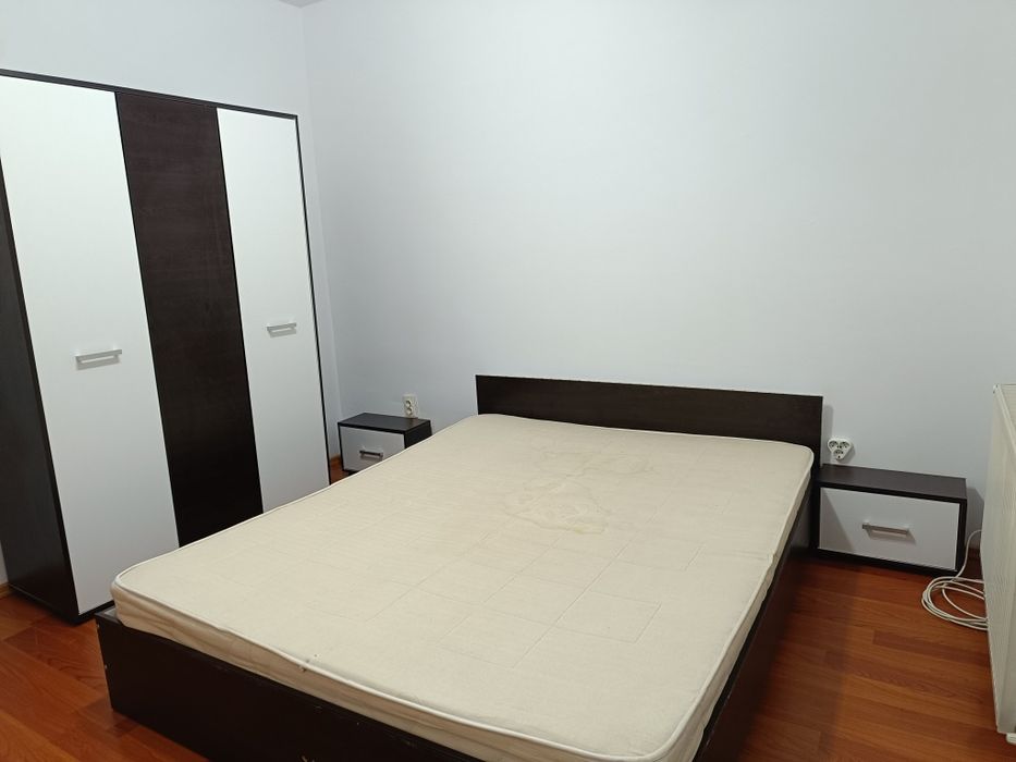 Pat matrimonial 160x200 cu doua noptiere