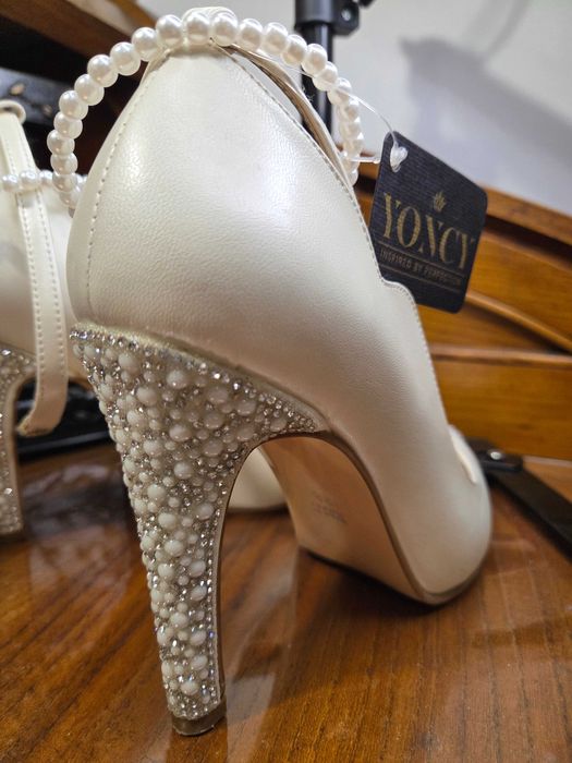 Обувки Yoncy с ръчно направени инкрустации