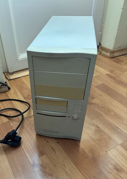 Sistem complet rapid– i7, 16GB RAM, SSD 256GB, video integrat intel