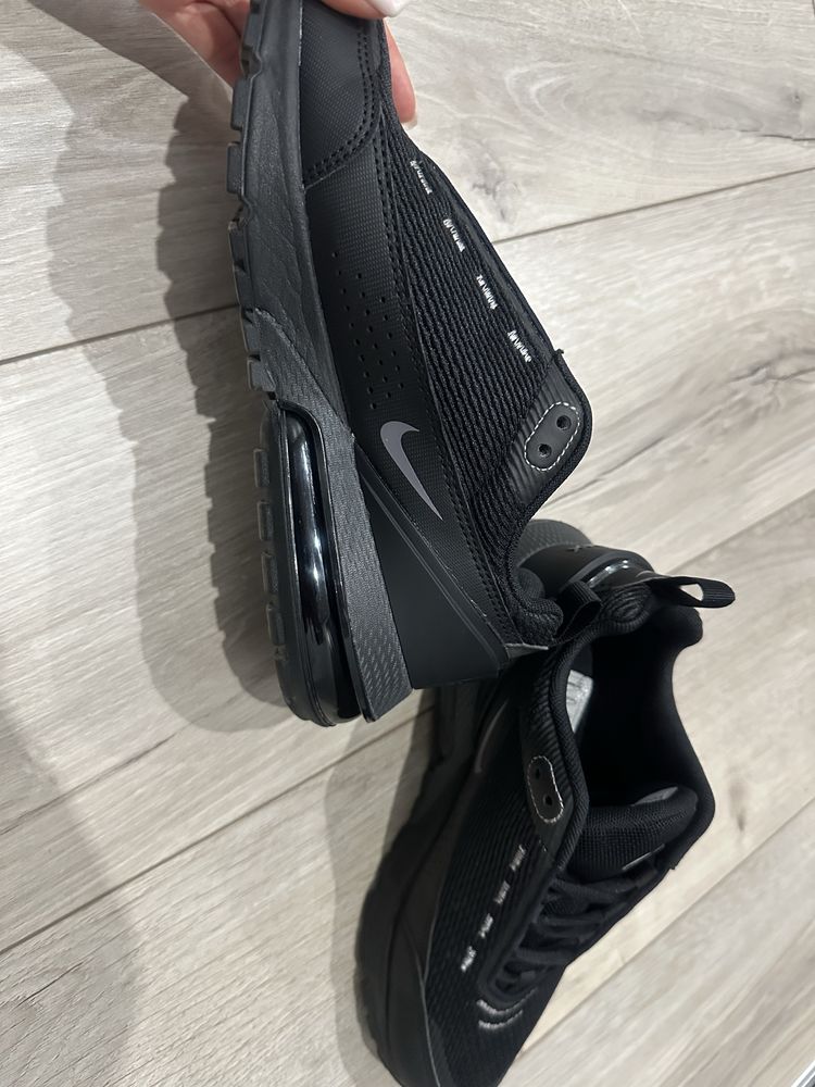 NIKE Air Max Pulse