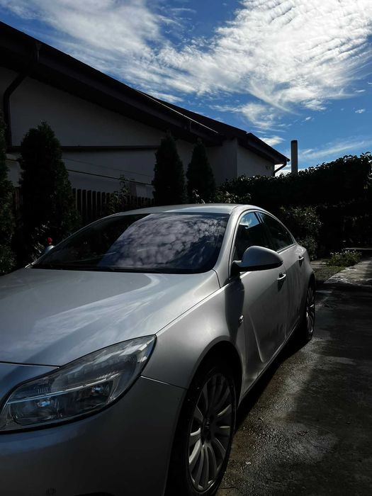 Mașină Opel Insignia