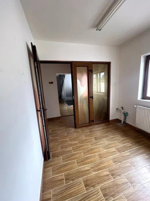 inchiriez post/scaun coafor hairstylist/camera/masaj/salon beauty