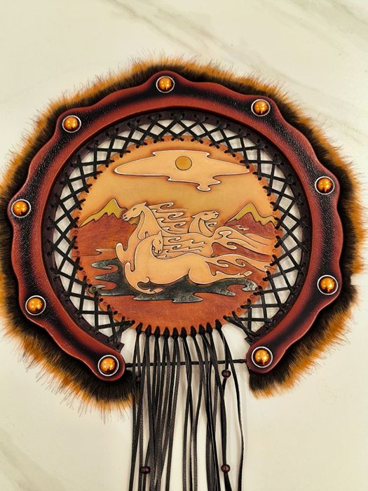 Настенное панно из кожи ручной работы