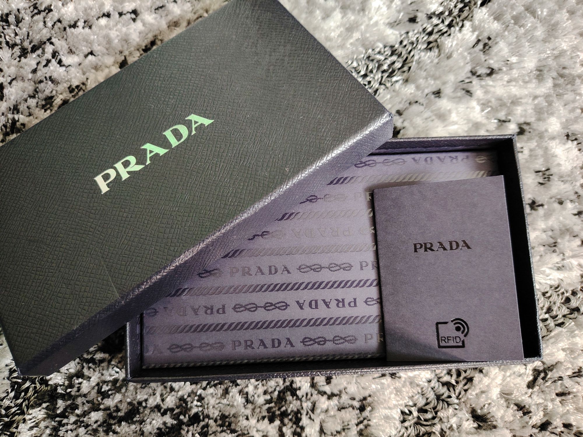 Cutii Prada. Diferite marimi