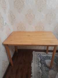 Срочно продаётся деревянный стол. Б/У.