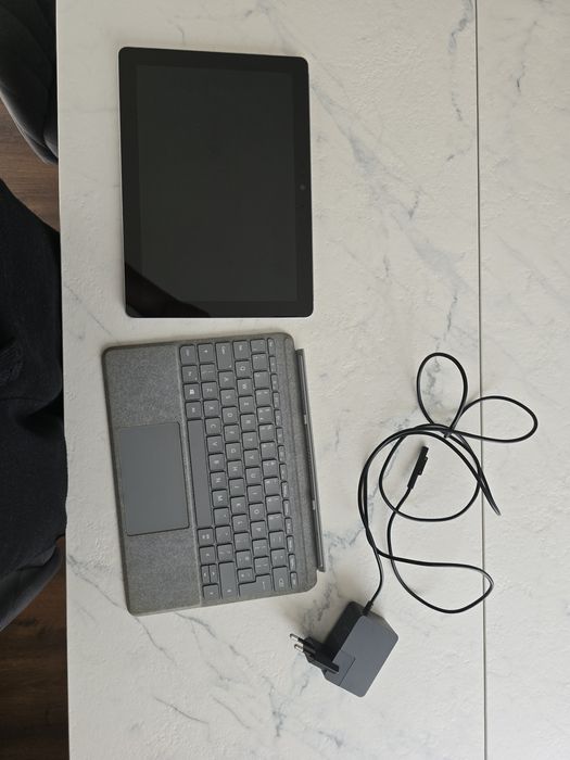 Таблет/лаптоп Microsoft Surface Go 128gb + 8GB RAM