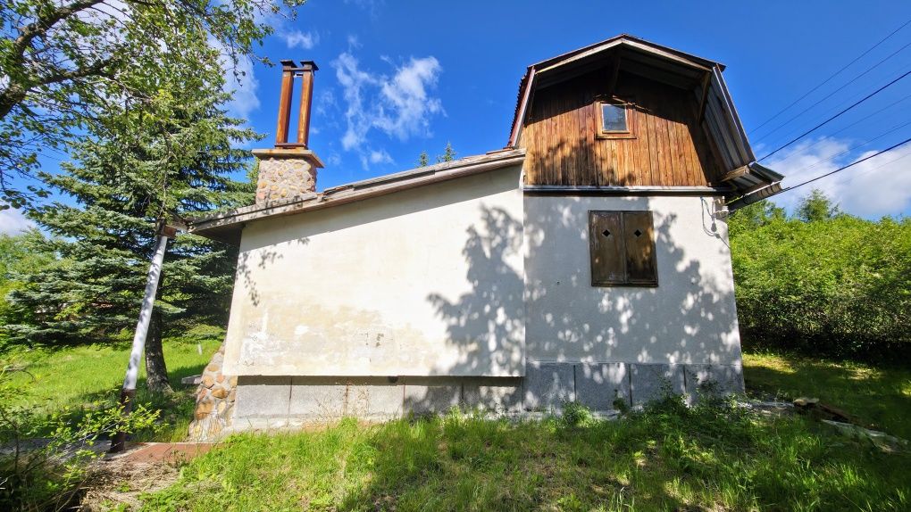 Продава се ВИЛА във вилната зона на село Големо Бучино,  област Перник