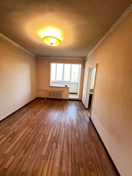 Чиланзар 11-кв, 1/4/4, балкон 1,5х3 Средний ремонт