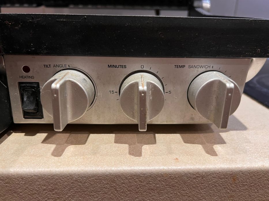 Електрически грил BORK G800