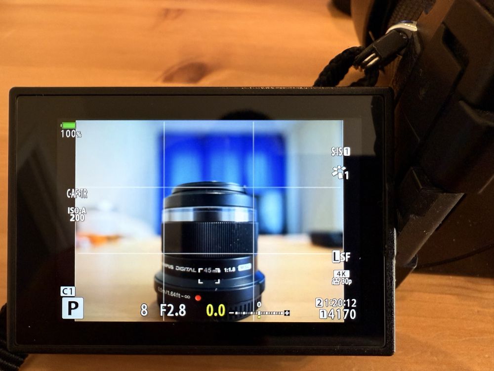 Фотоапарат Olympus OM-D E-M1 Mark III с обективи Olympus