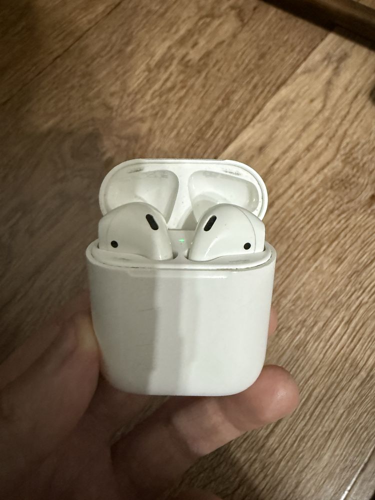 Продам Airpods оригинал
