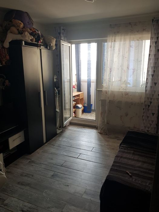Vând apartament cu 3 camere
