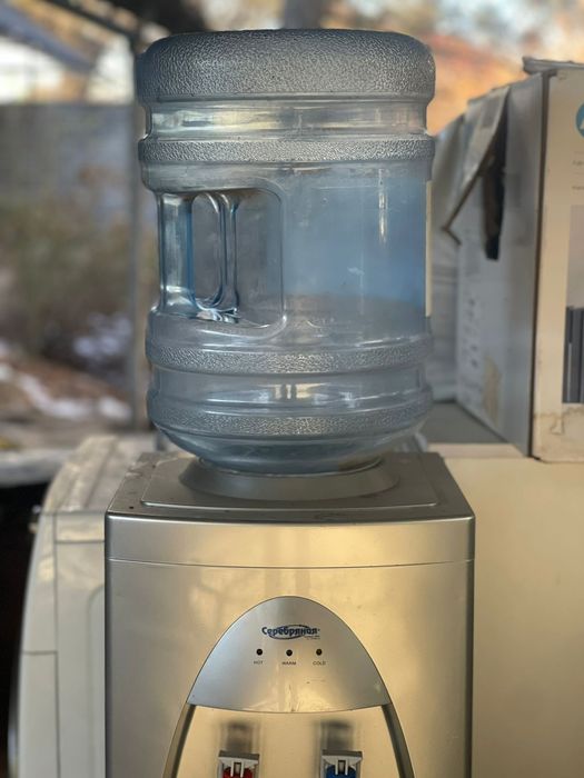 Кулер для воды с бачком рабочий