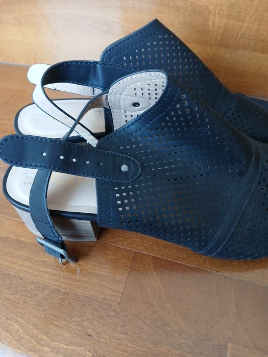 Sandale de dama in bune condiții